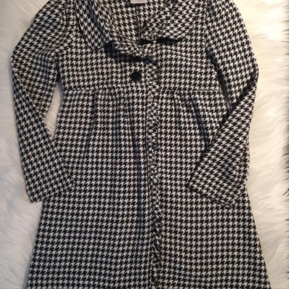 Girls Peacoat - Size: Large 10-12 - Color: Black & white -  Houndstooth print